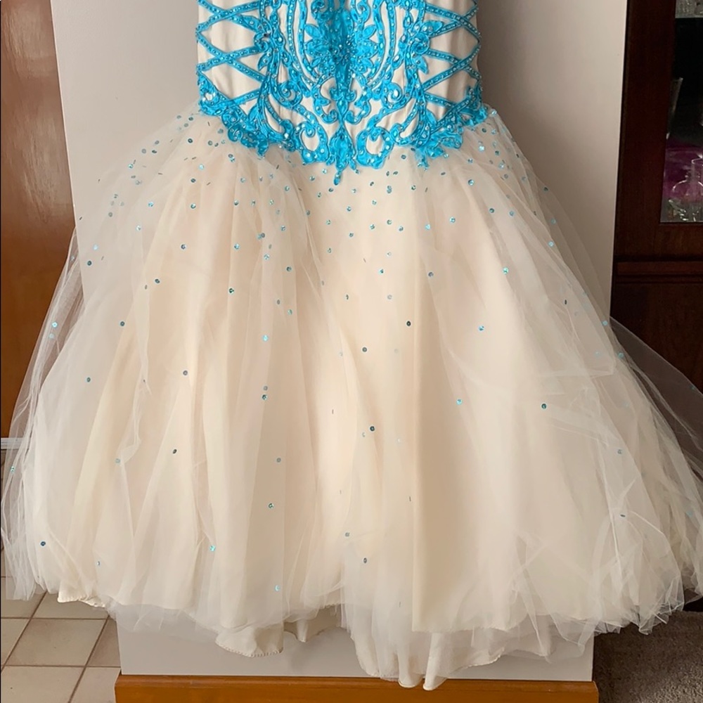 Prom dress - Picture 2 of 6